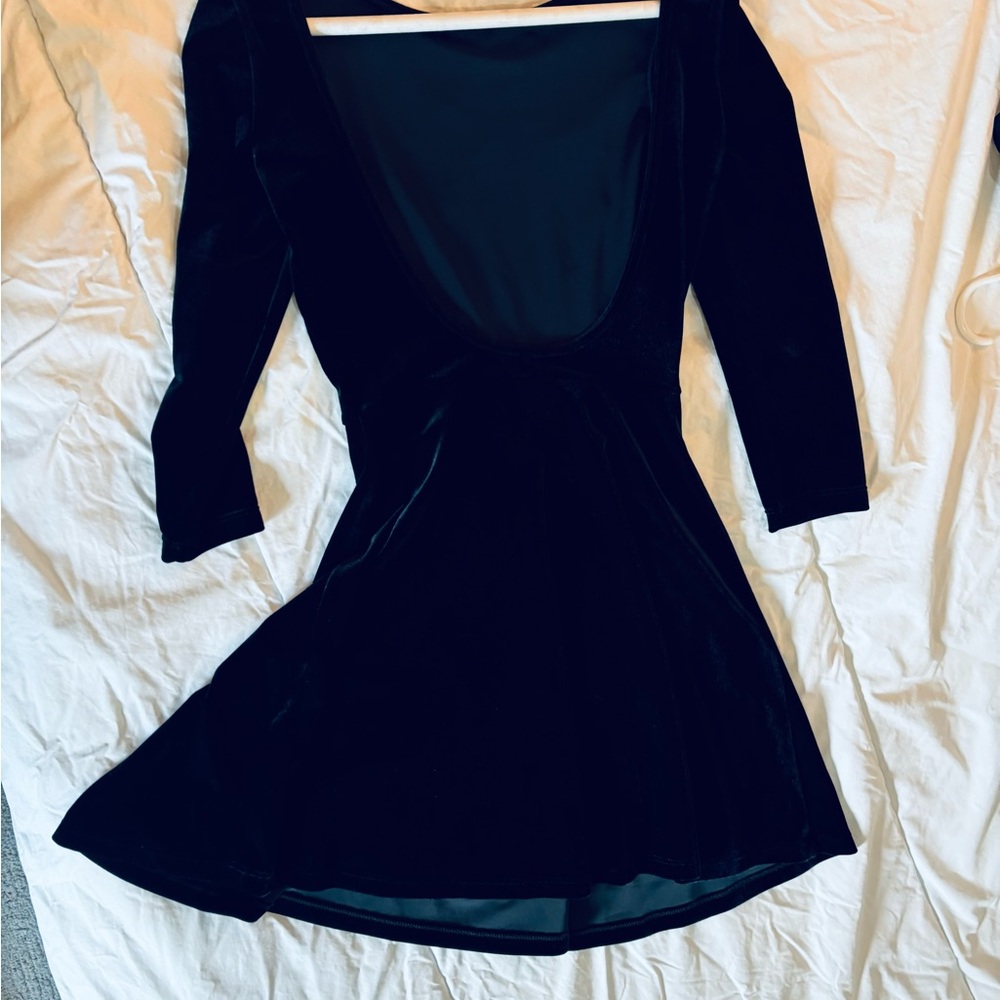 Elegant Black Velvet Dress - Picture 12 of 14